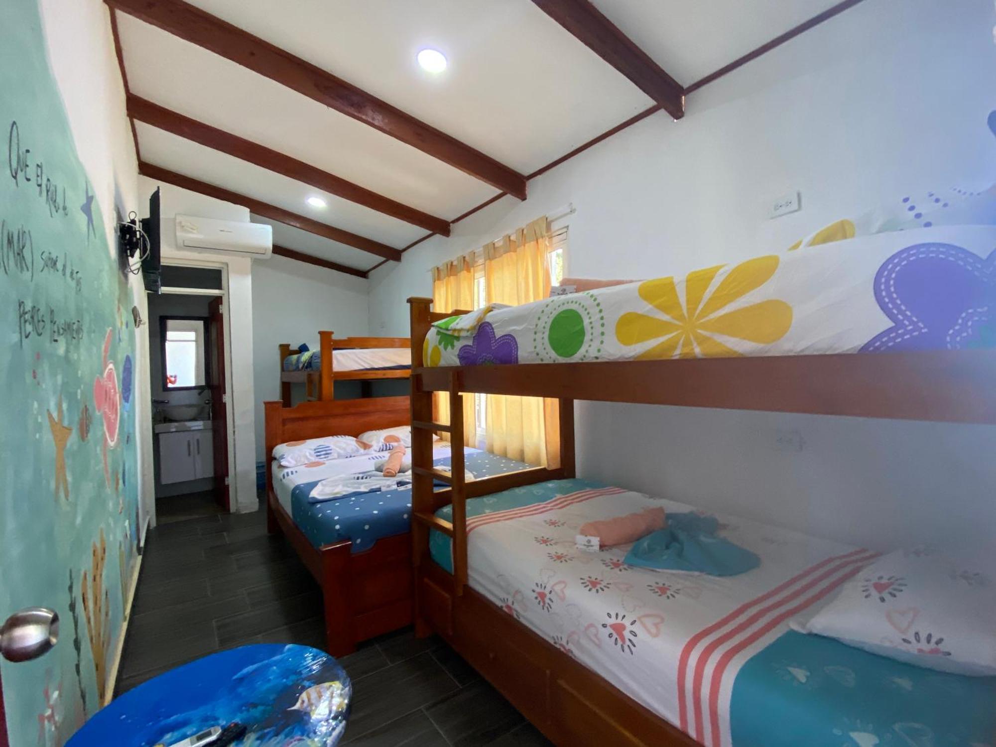 Acuarios Hostal Playa Ladrilleros Екстер'єр фото