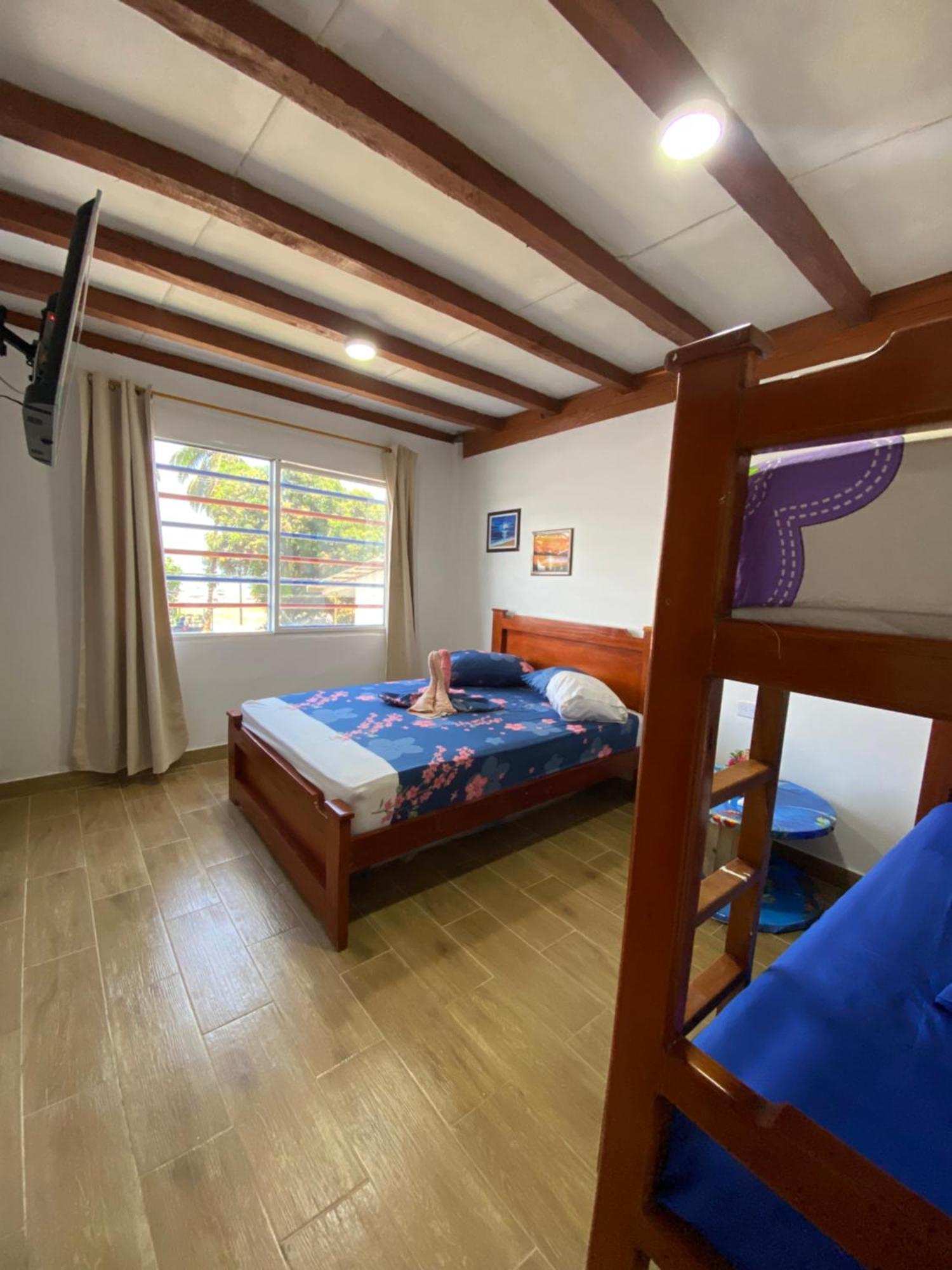 Acuarios Hostal Playa Ladrilleros Екстер'єр фото
